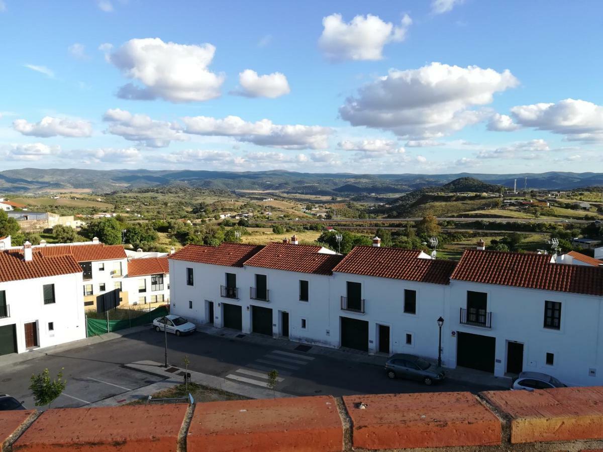 Ferienwohnung Buhardilla Rustica Mirando A Santa Catalina Jerez De Los Caballeros Exterior foto