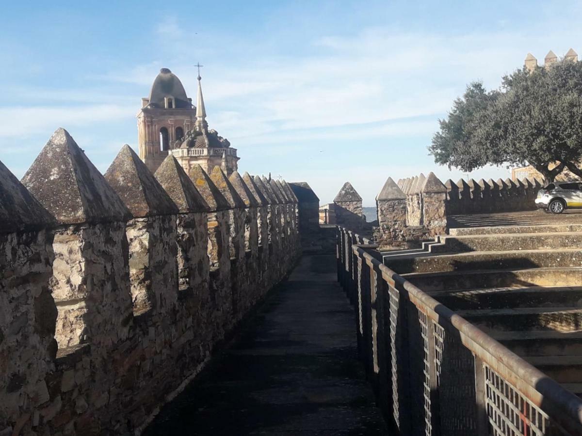 Ferienwohnung Buhardilla Rustica Mirando A Santa Catalina Jerez De Los Caballeros Exterior foto